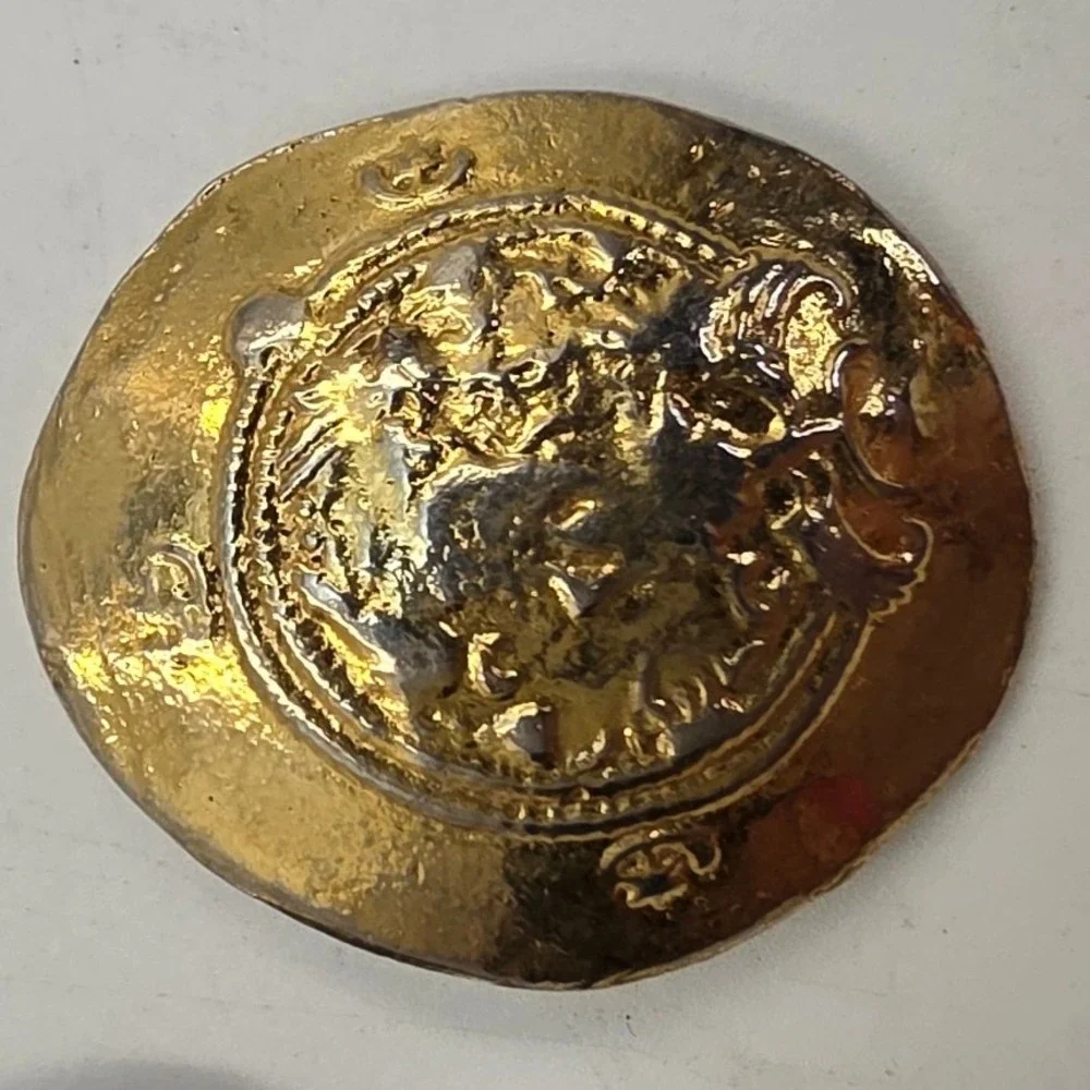 Vintage Hammered Gold Tone Crest Coin Clip On Earrings Artisan Statement 1 Inch